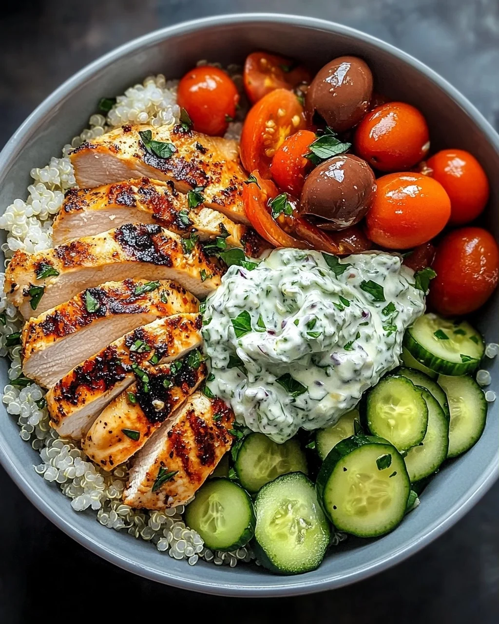 Griechische Hähnchen-Tzatziki Bowl